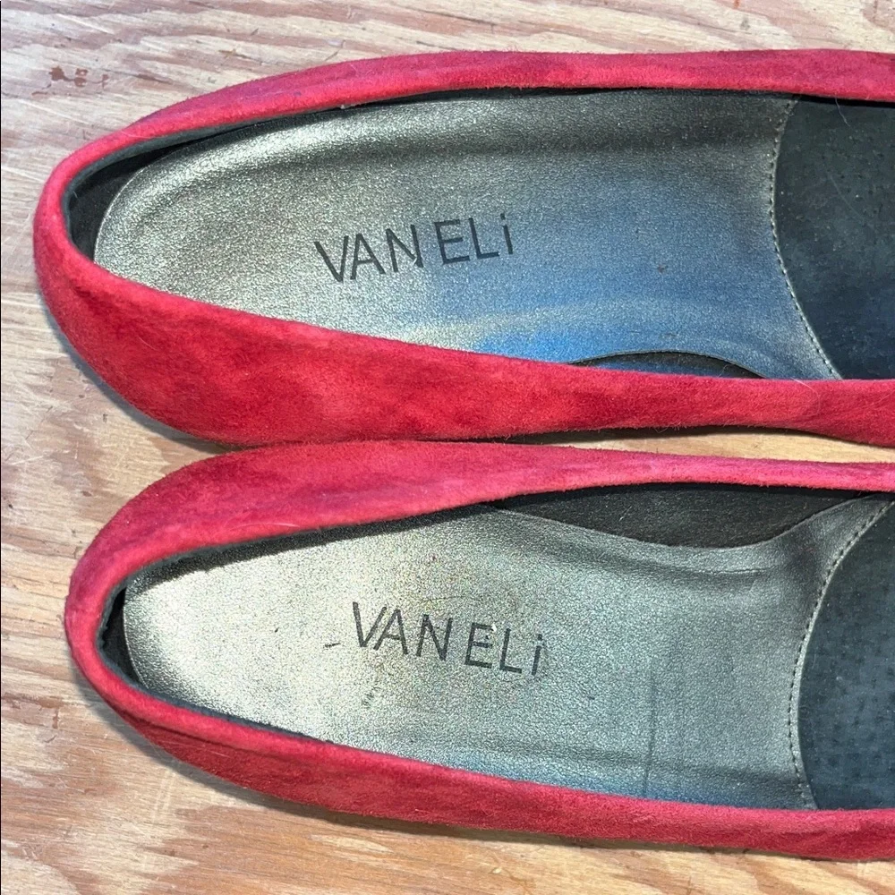 Vaneli chic red